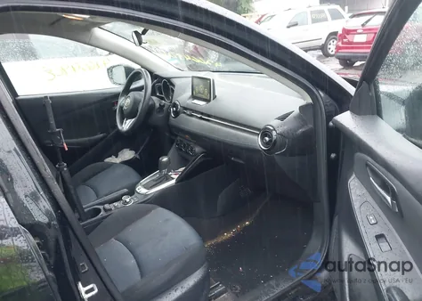 2017 Toyota Yaris Ia z USA, uszkodzony, nr VIN 3MYDLBYV2HY176233